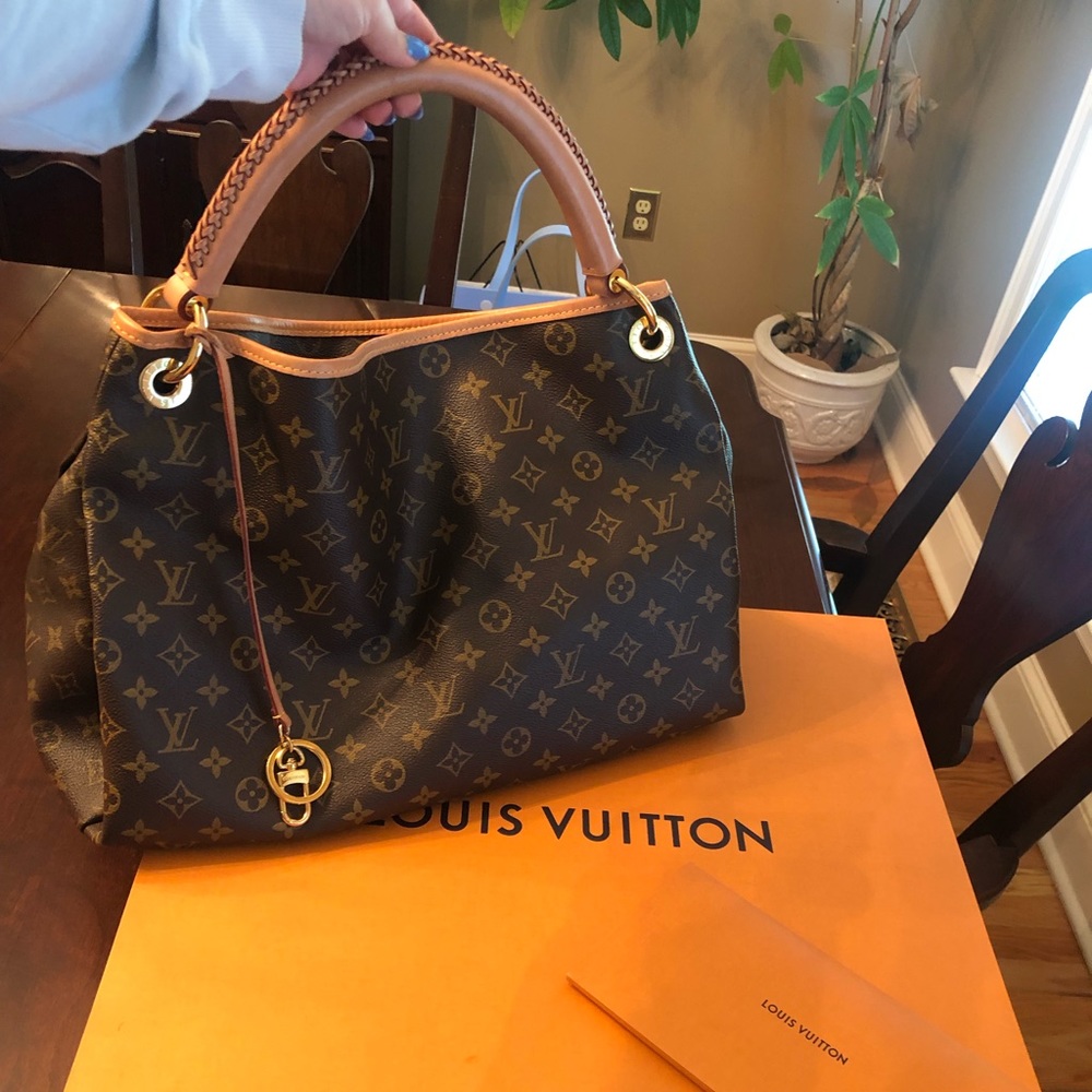 Artsy Louis Vuitton MM